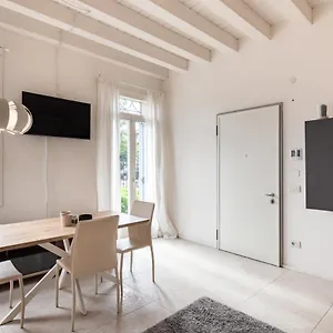 https://corte-cappuccina-12-elegant-apt-con-parcheggio.hotelinveneto.com